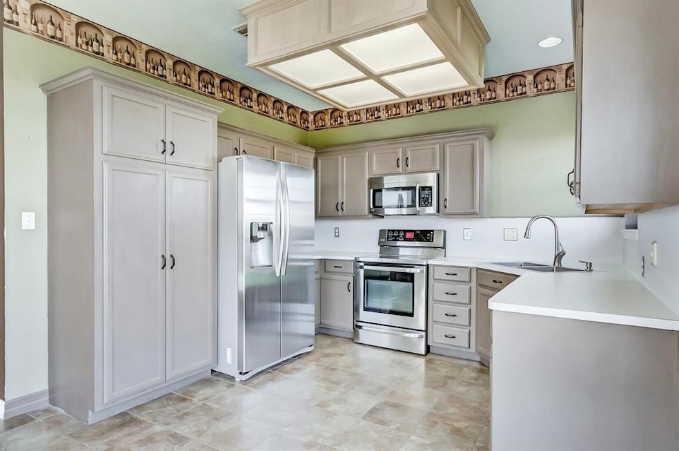 2514 Thunderbird Dr, Orange, TX 77630 - photo 1