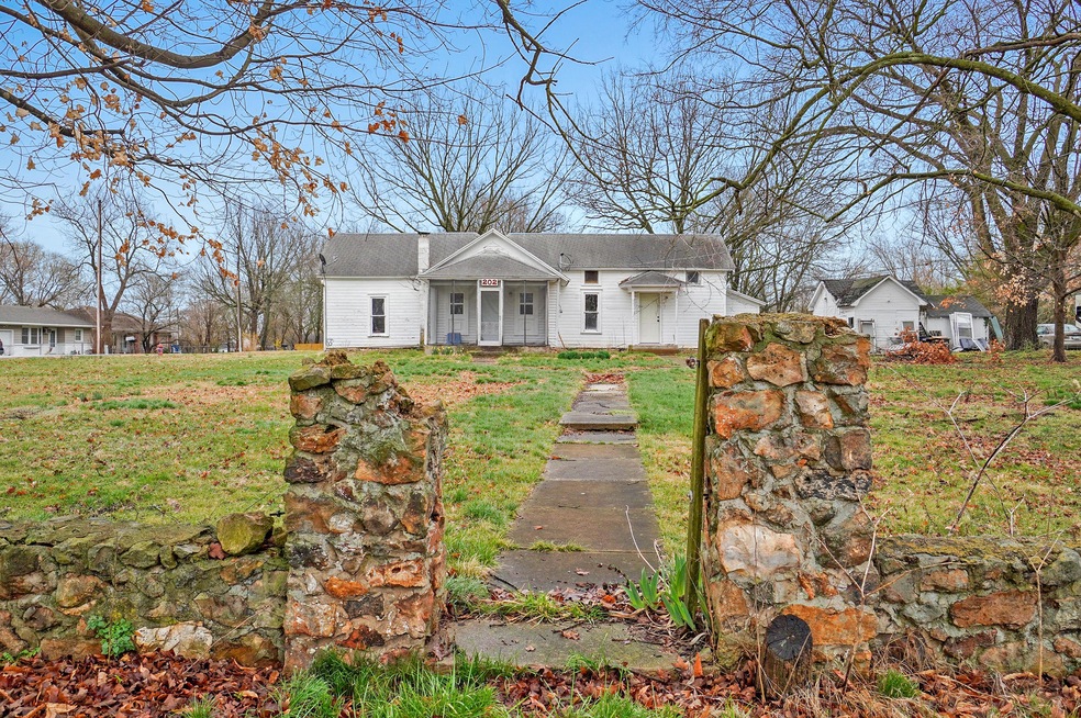 202 Water St, Nixa, MO 65714 - photo 1