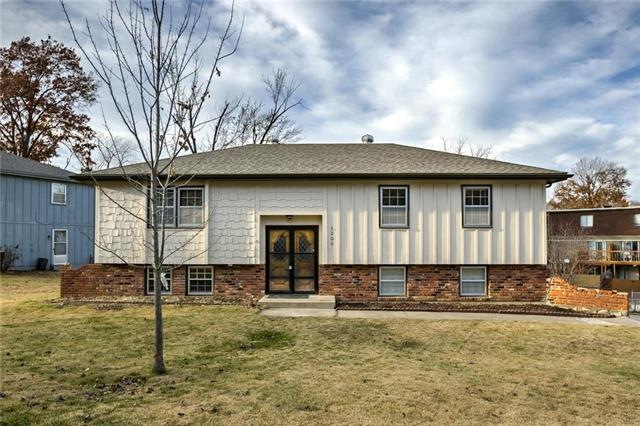 5200 Farley Ln, Shawnee, KS 66203 - photo 1
