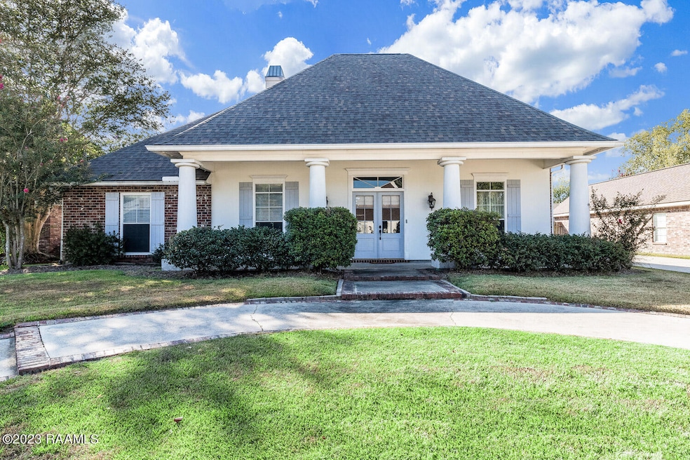 102 Shelburne Circle Front View