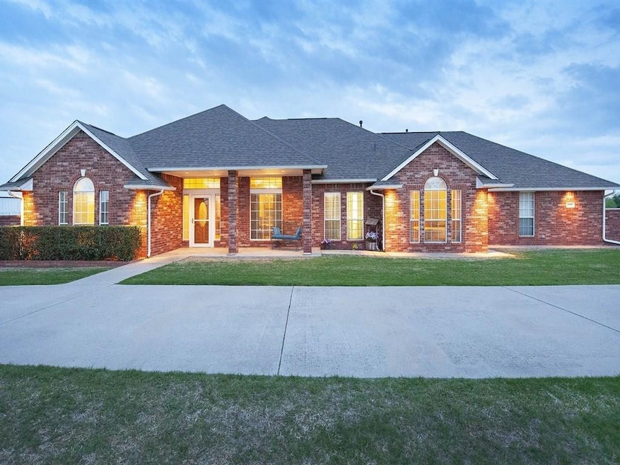 2108 NE 15th St, Moore, OK 73160 - photo 1