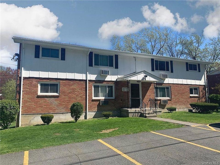 1404 Parr Lake Dr unit 14D, Newburgh, NY 12550 - photo 1