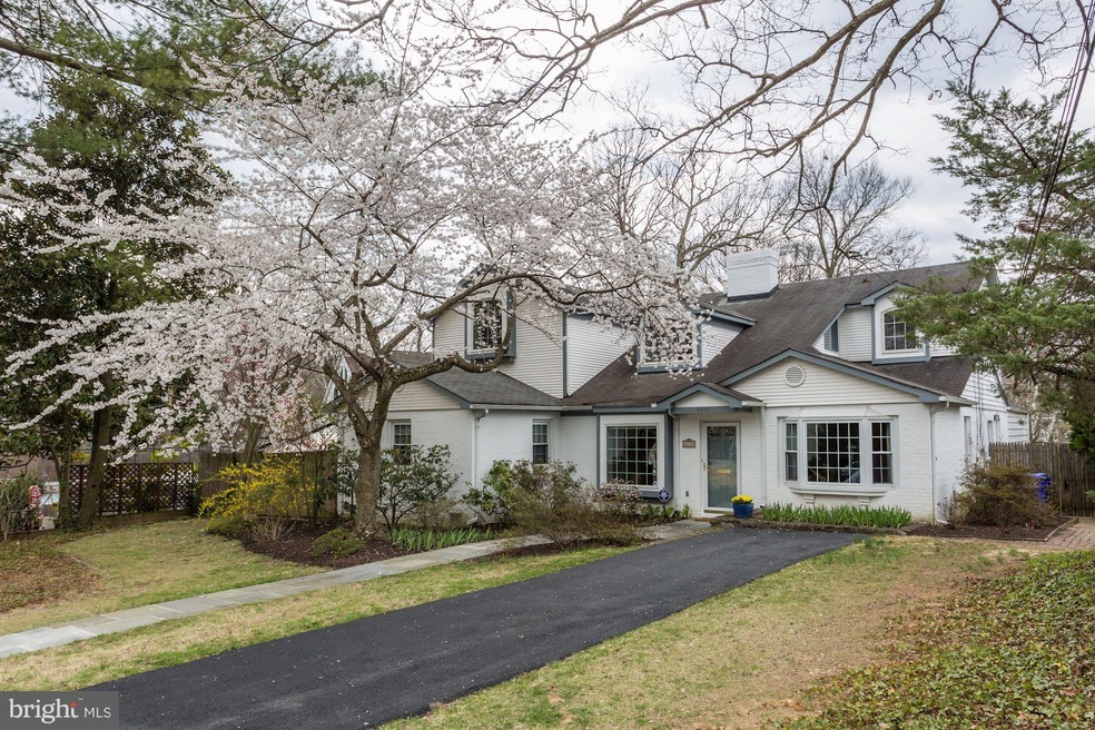 6610 Rannoch Rd, Bethesda, MD 20817 - photo 1
