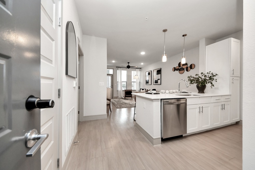 4840 N Shepherd Dr unit 3209, Houston, TX 77018 - photo 1