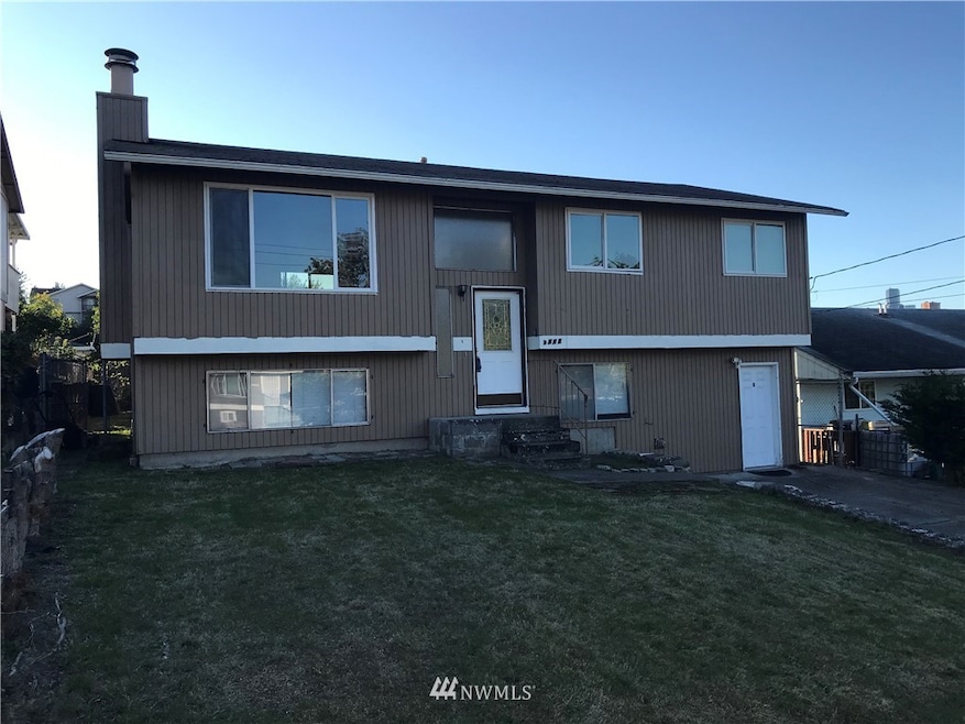 Sold $800,000 • Co-Listing Agent