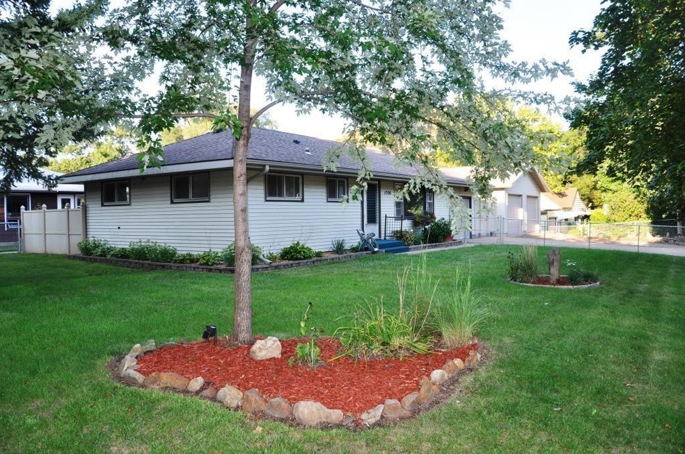 1706 Virginia Ln, Eau Claire, WI 54703 - photo 1