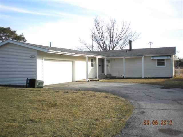 1911 W 36th St, Davenport, IA 52806 - photo 1