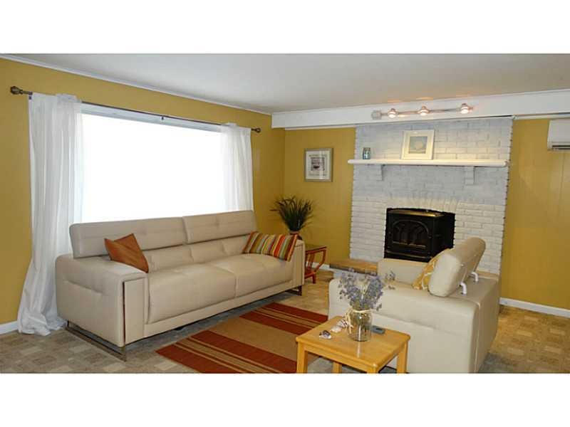 Living Room. Bright and Sunny Living Room with Gas