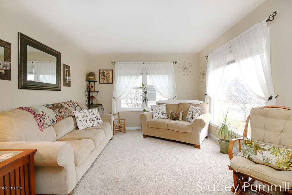 912 Arlington St NE, Grand Rapids, MI 49505 - photo 1