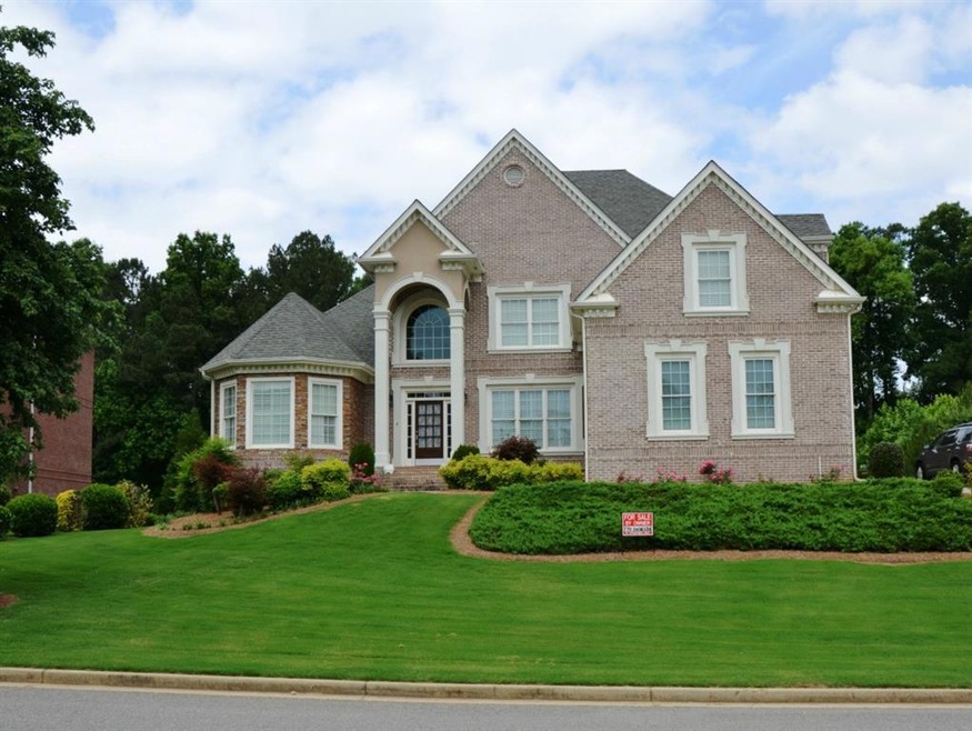 Front view of home with immaculately maintained la