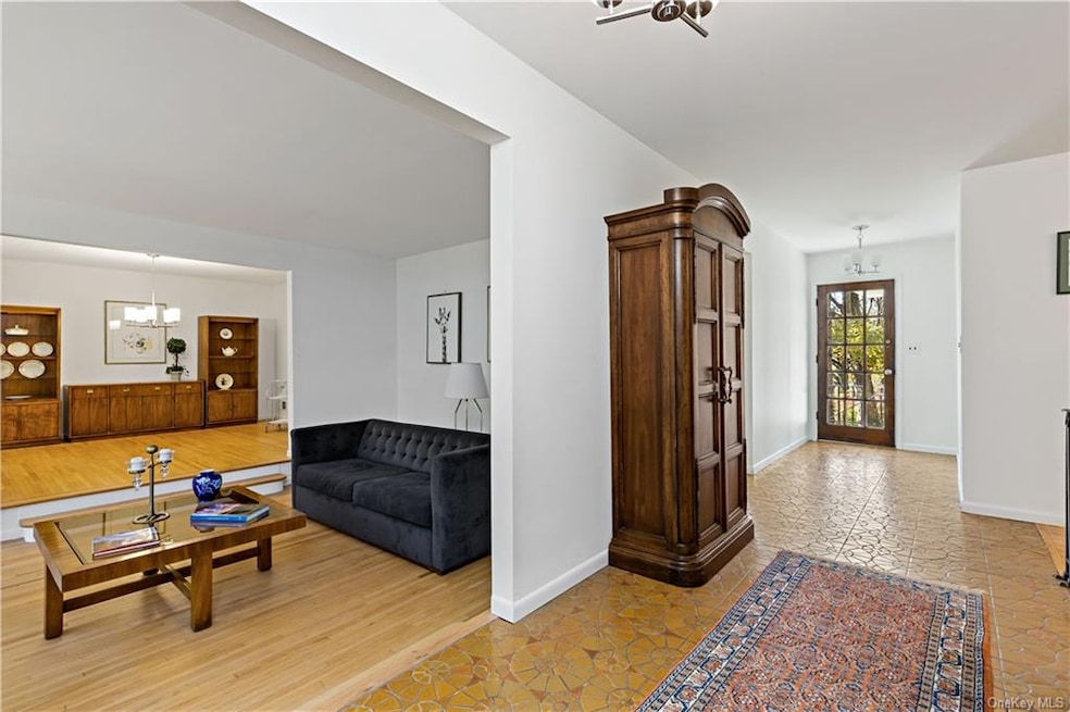 812 Sleepy Hollow Rd, Briarcliff Manor, NY 10510 - photo 1