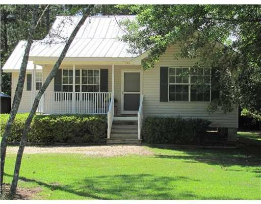 Photo. Cottage located on deadend.  Very private l