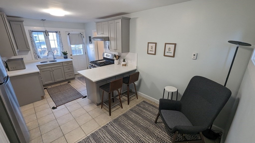 975 Chestnut St unit R, Newton, MA 02464 - photo 1