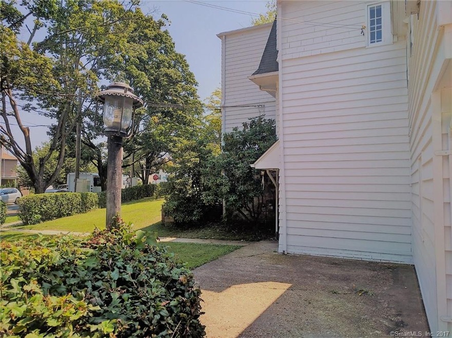 130 Rock Spring Rd unit 4, Stamford, CT 06906 - photo 1