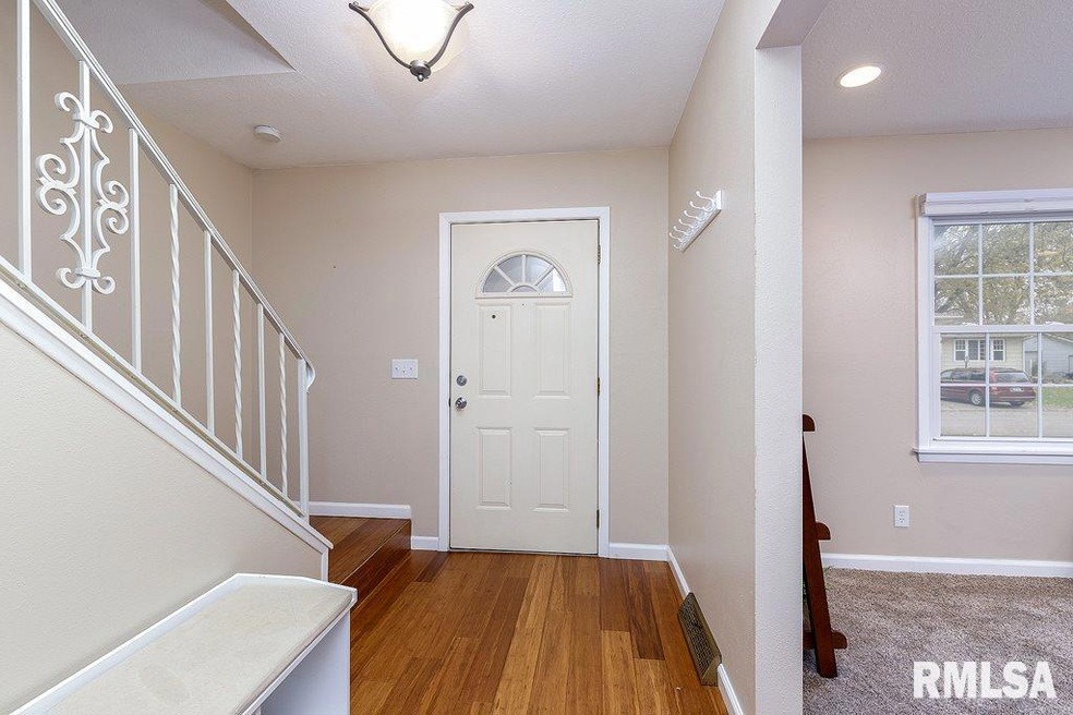 2617 Heather Ln, Bettendorf, IA 52722 - photo 1