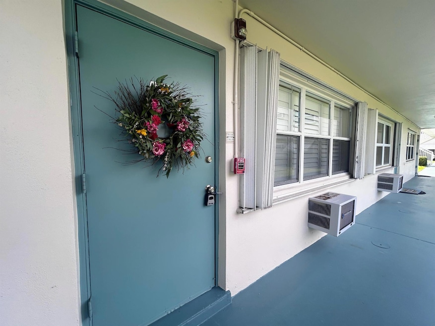 200 Horizons W unit 111, Boynton Beach, FL 33435 - photo 1