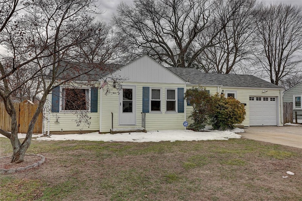 4 Pawtuxet Ave, Warwick, RI 02888 - photo 1