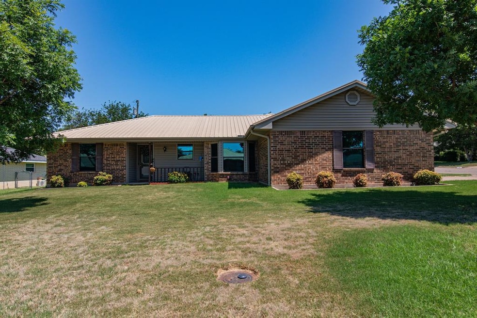 1102 Kay Dr, Weatherford, TX 76086 - photo 1