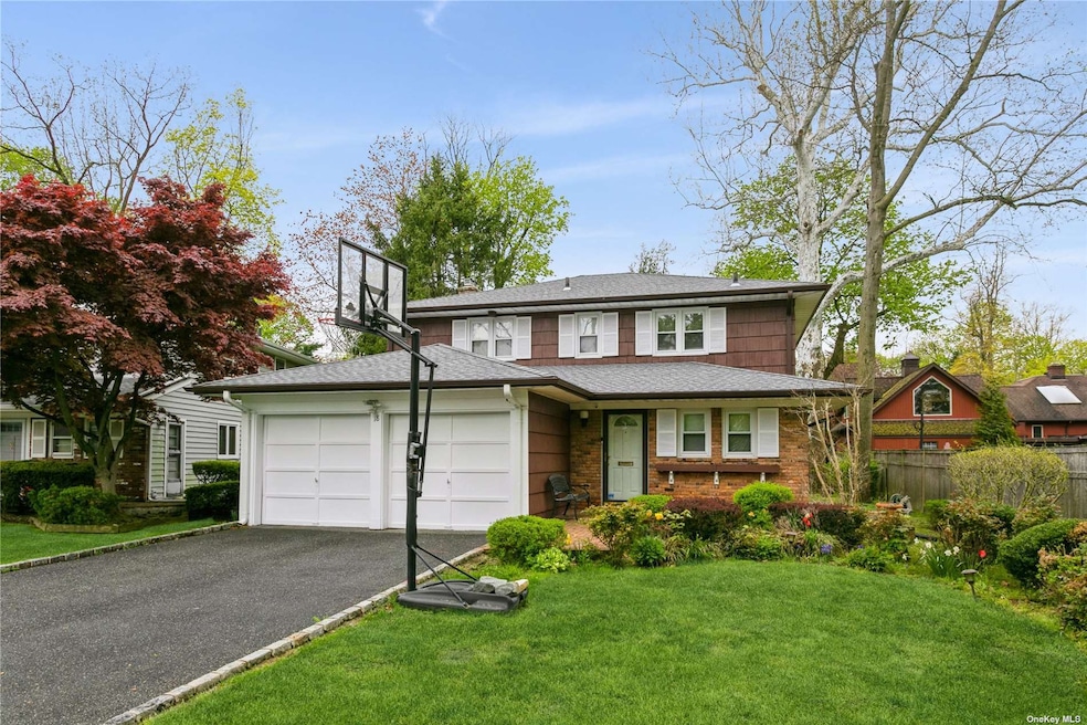18 Meryl Ln, Great Neck, NY 11024 - photo 1
