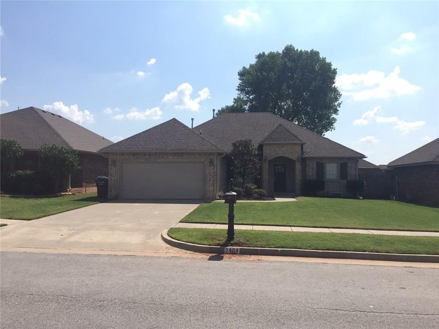 2404 SE 10th Place, Moore, OK 73160 - photo 1