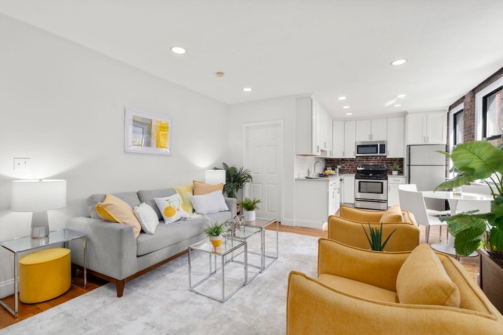 13 Thacher St unit 2, Boston, MA 02113 - photo 1