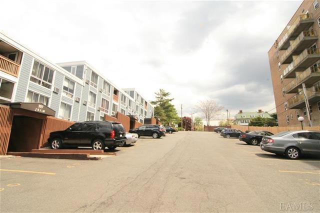 399 N Broadway unit 1E, Yonkers, NY 10701 - photo 1