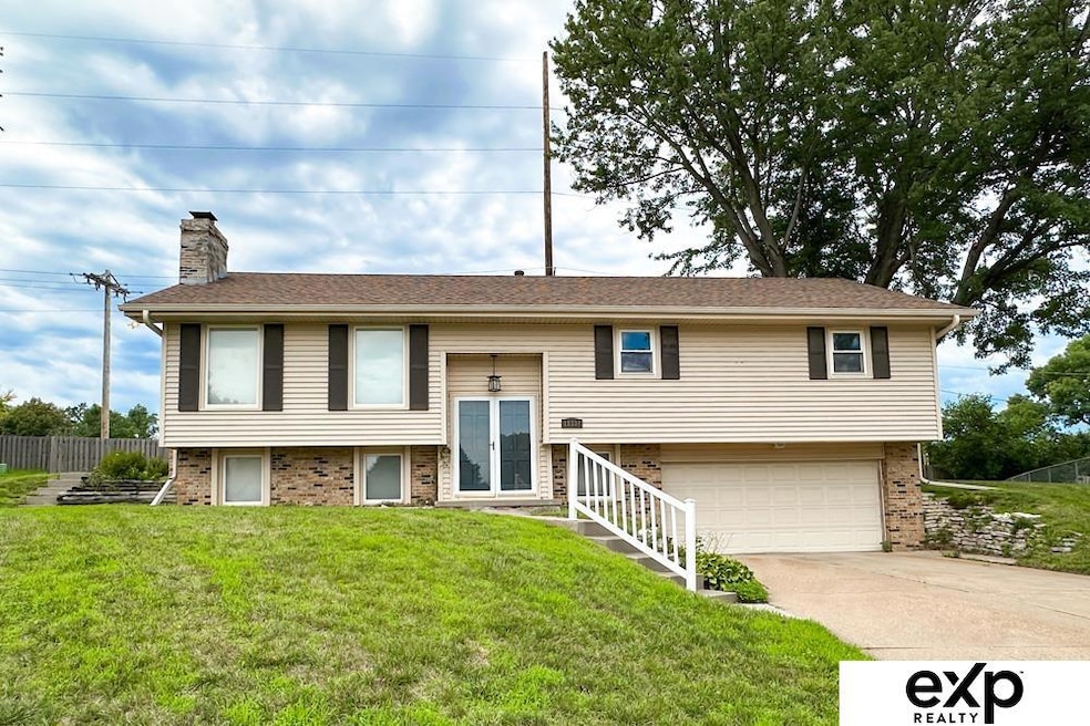 11337 Leavenworth Cir, Omaha, NE 68154 - photo 1