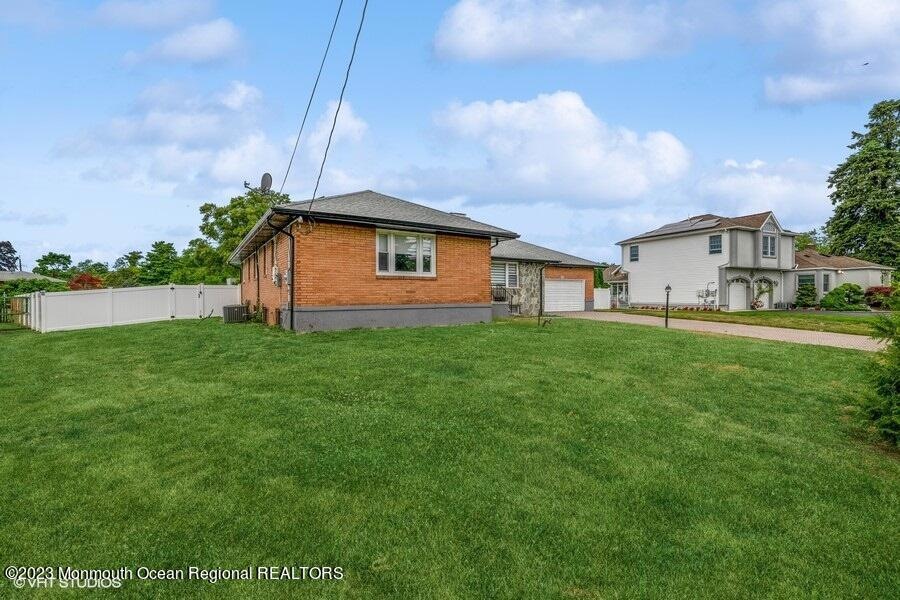 02_55LocustAve_2002_LowRes