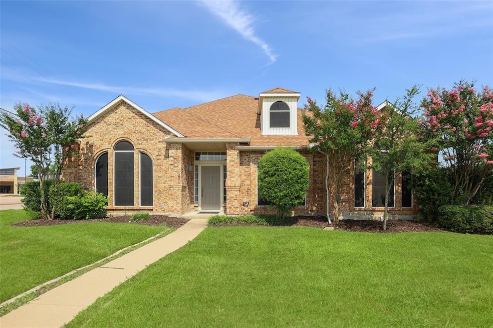 208 N Carriage House Way, Wylie, TX 75098 - photo 1