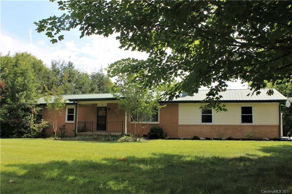 17 Ridgewood Acres Dr, Hendersonville, NC 28792 - photo 1