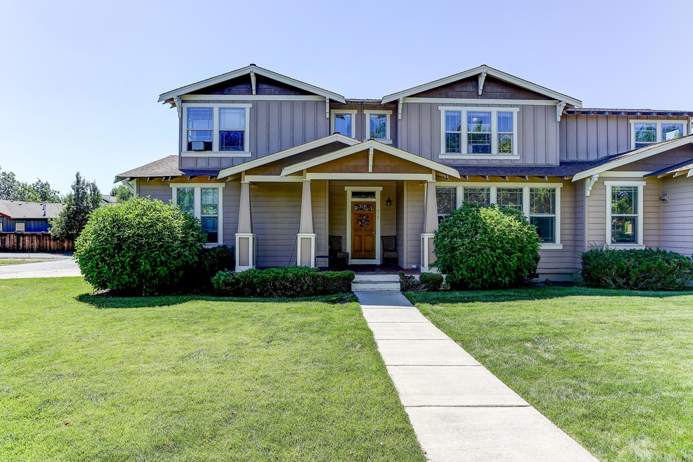 1530 NW Hickory Place, Redmond, OR 97756 - photo 1