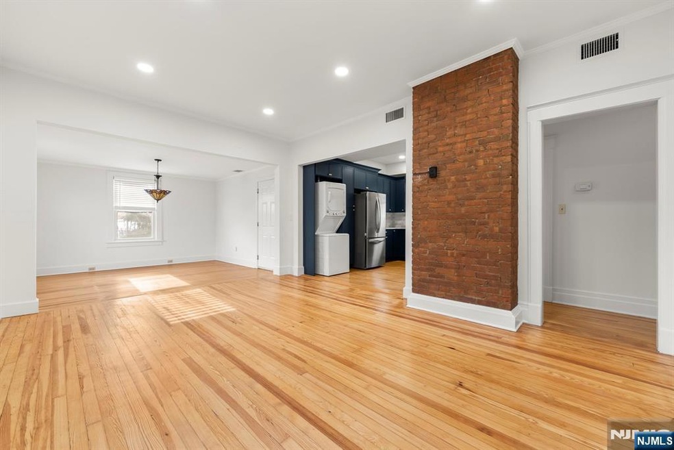 39 Walnut St unit 2, Montclair, NJ 07042 - photo 1