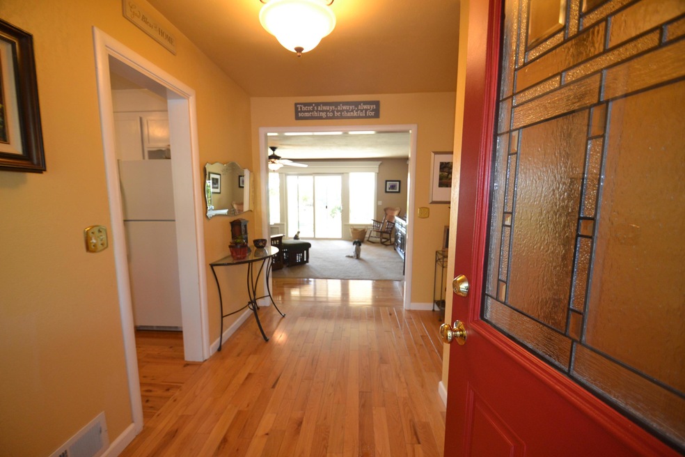 3886 Cheryl Dr, Redding, CA 96002 - photo 1