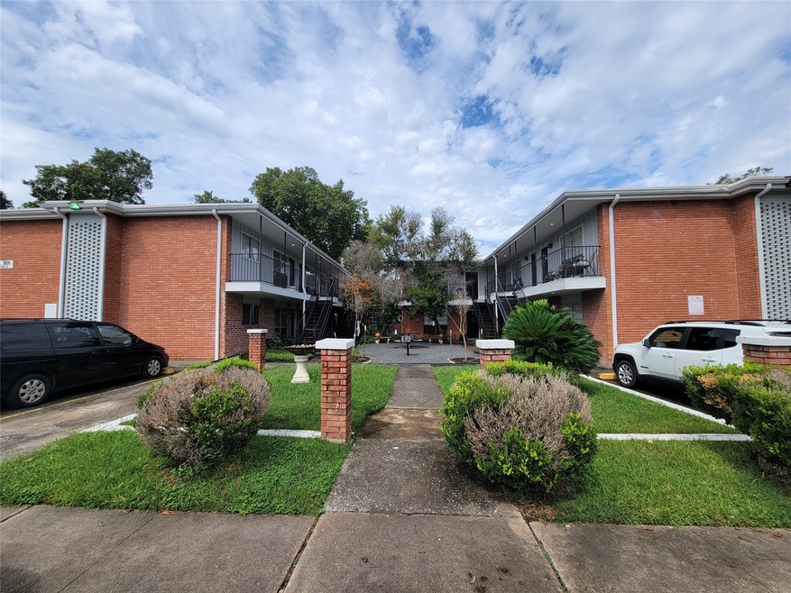 425 E 9th St unit 3, Houston, TX 77007 - photo 1