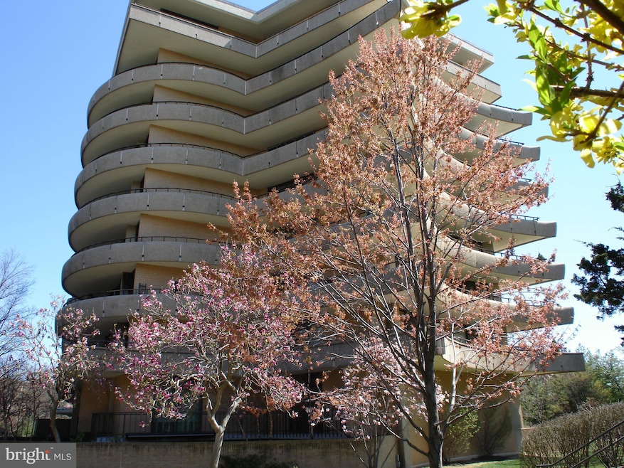 The Foxhall unit 613, Washington, DC 20016 - photo 1