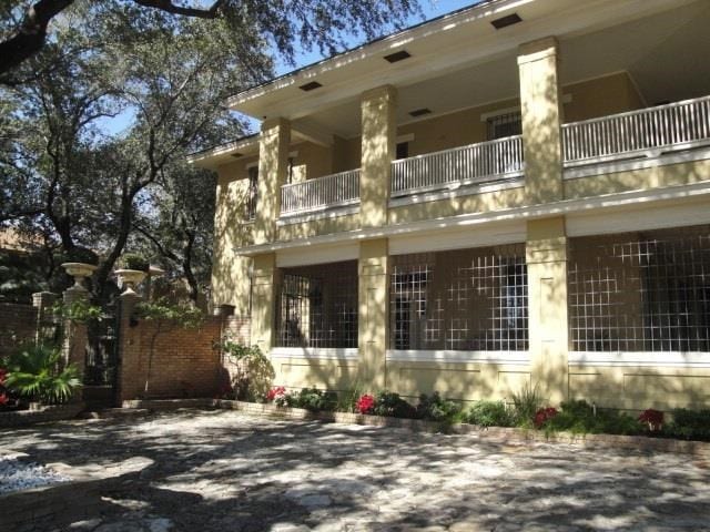 1020 Rosario St, Laredo, TX 78040 - photo 1