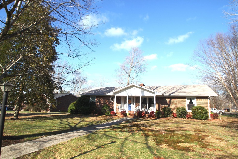 621 Adams St, Manchester, TN 37355 - photo 1