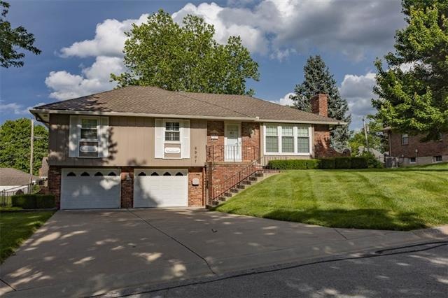6907 Reeder St, Shawnee, KS 66203 - photo 1