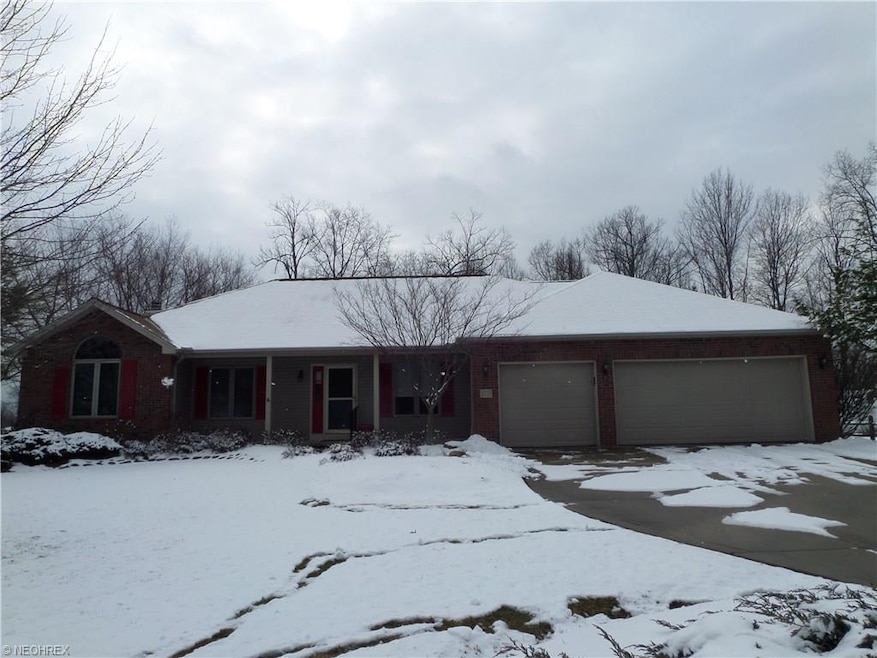 3231 Foxwood Dr, North Royalton, OH 44133 - photo 1