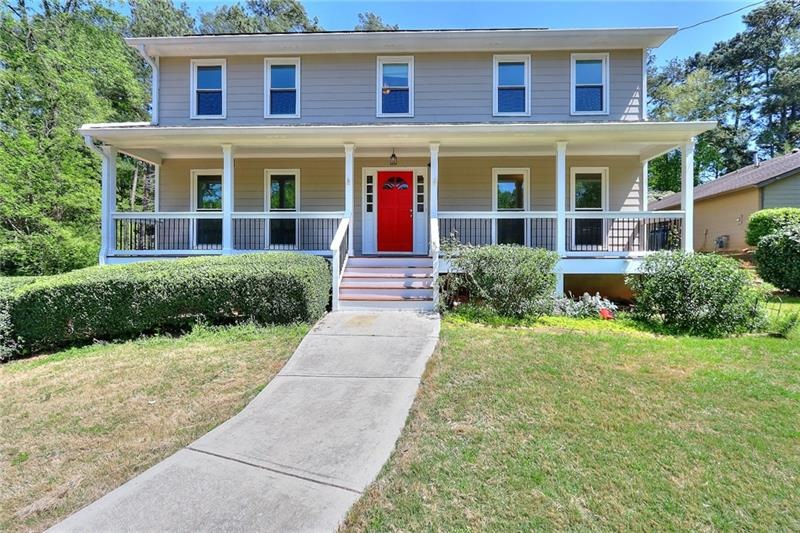 Welcome home! newly painted front porch. Sit on yo