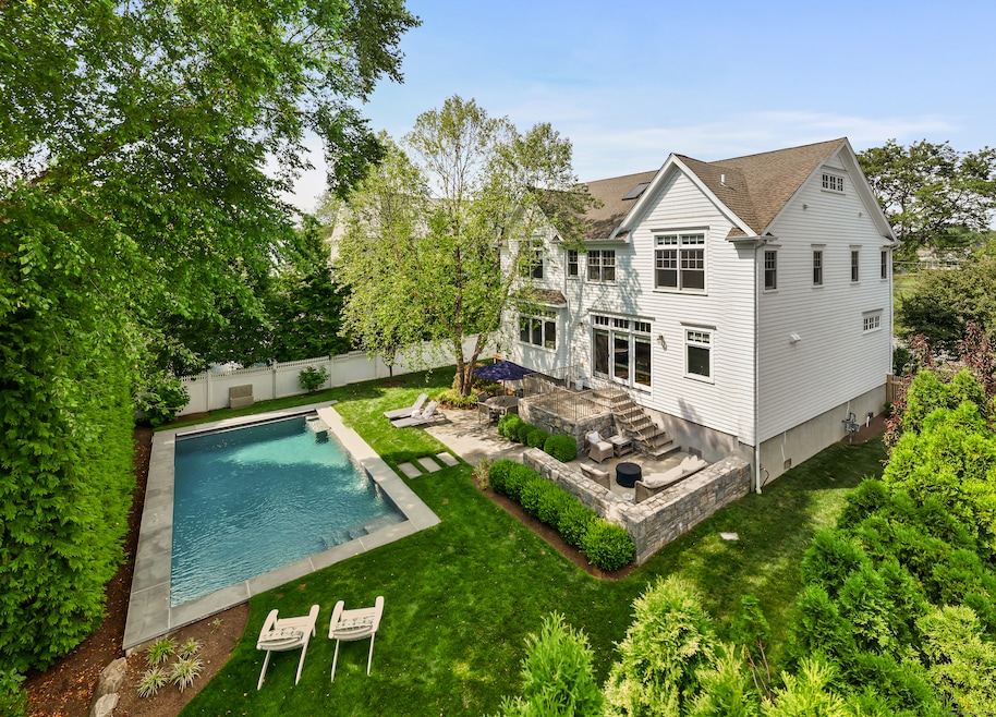 81 Birch Rd, Fairfield, CT 06824 - photo 1