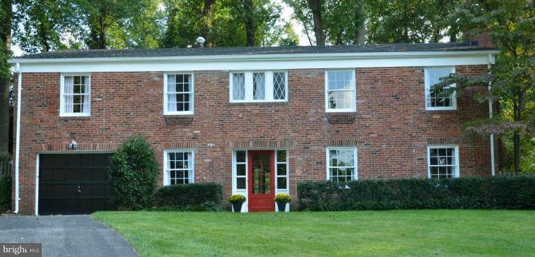 7816 English Way, Bethesda, MD 20817 - photo 1