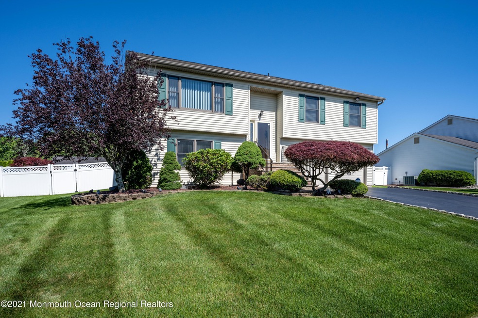 61 Higgins Rd-6