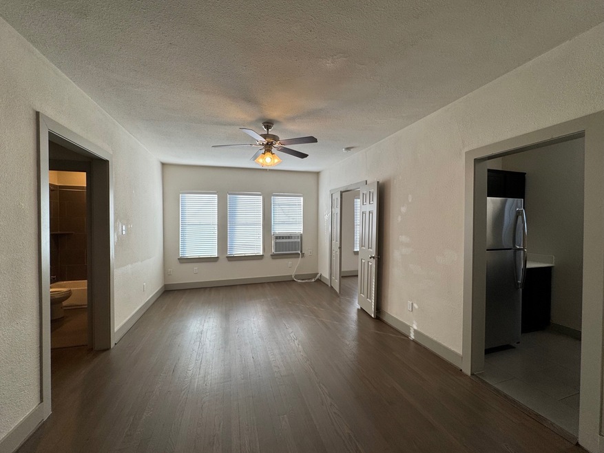 1660 Hawthorne St unit 8, Houston, TX 77006 - photo 1
