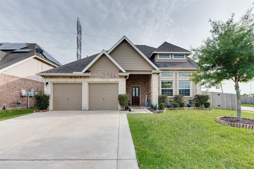 375 Lake Line Dr, Alvin, TX 77511 - photo 1