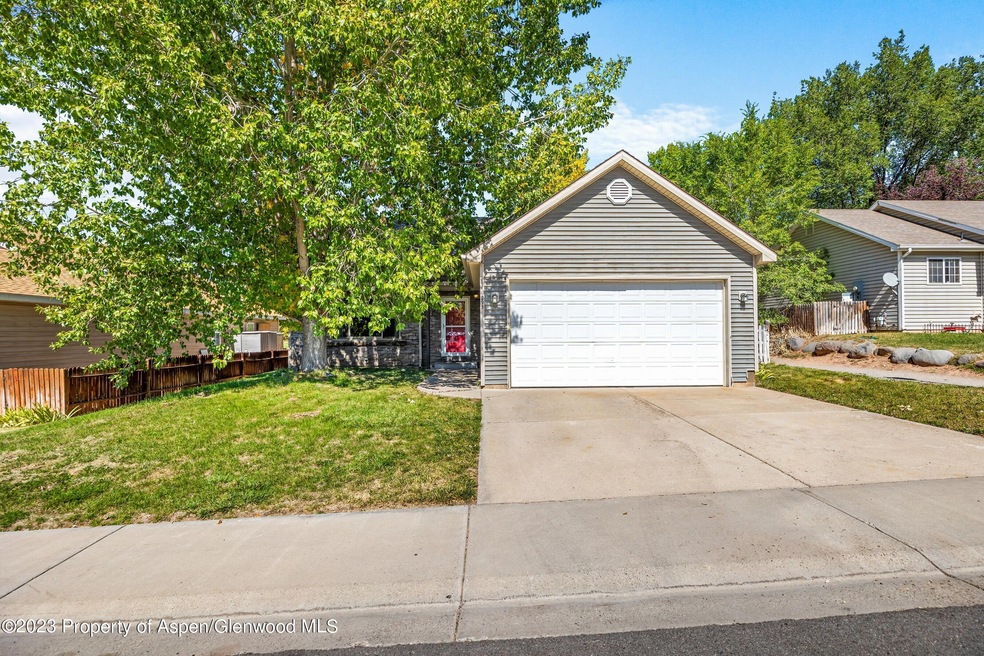 01-295 Buckthorn Rd-1