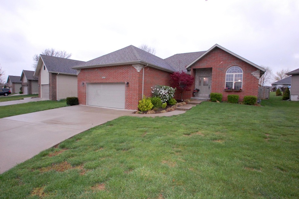 631 Spout Spring St, Nixa, MO 65714 - photo 1