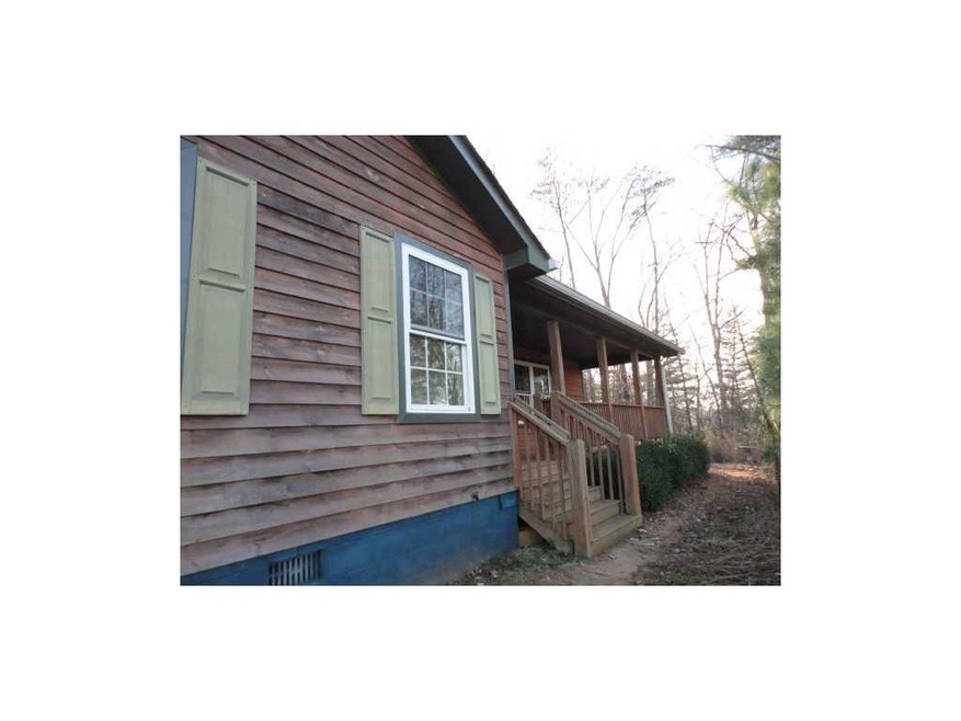 Exterior Front. Main house 3br/2 .5 baths, livingr