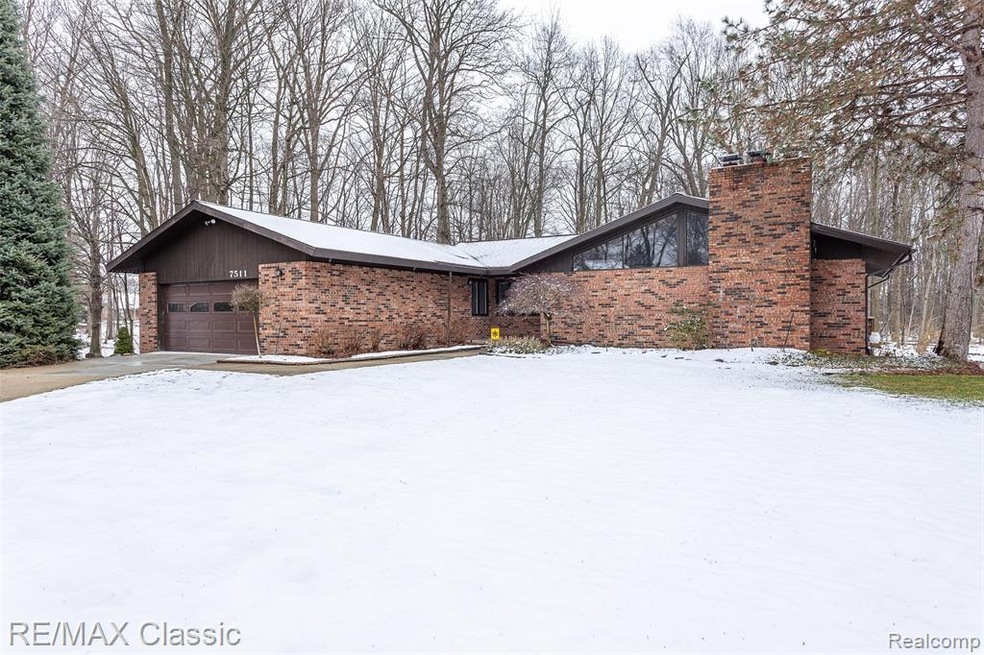 7511 Tiverton Ct, West Bloomfield, MI 48322 - photo 1