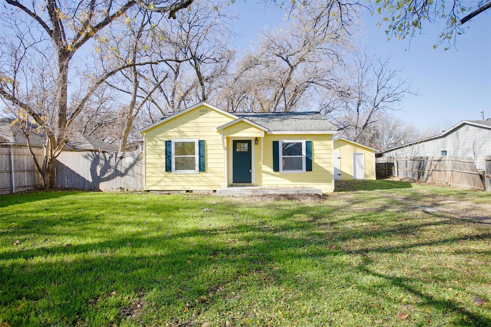 318 Pemberton Dr, Fort Worth, TX 76108 - photo 1